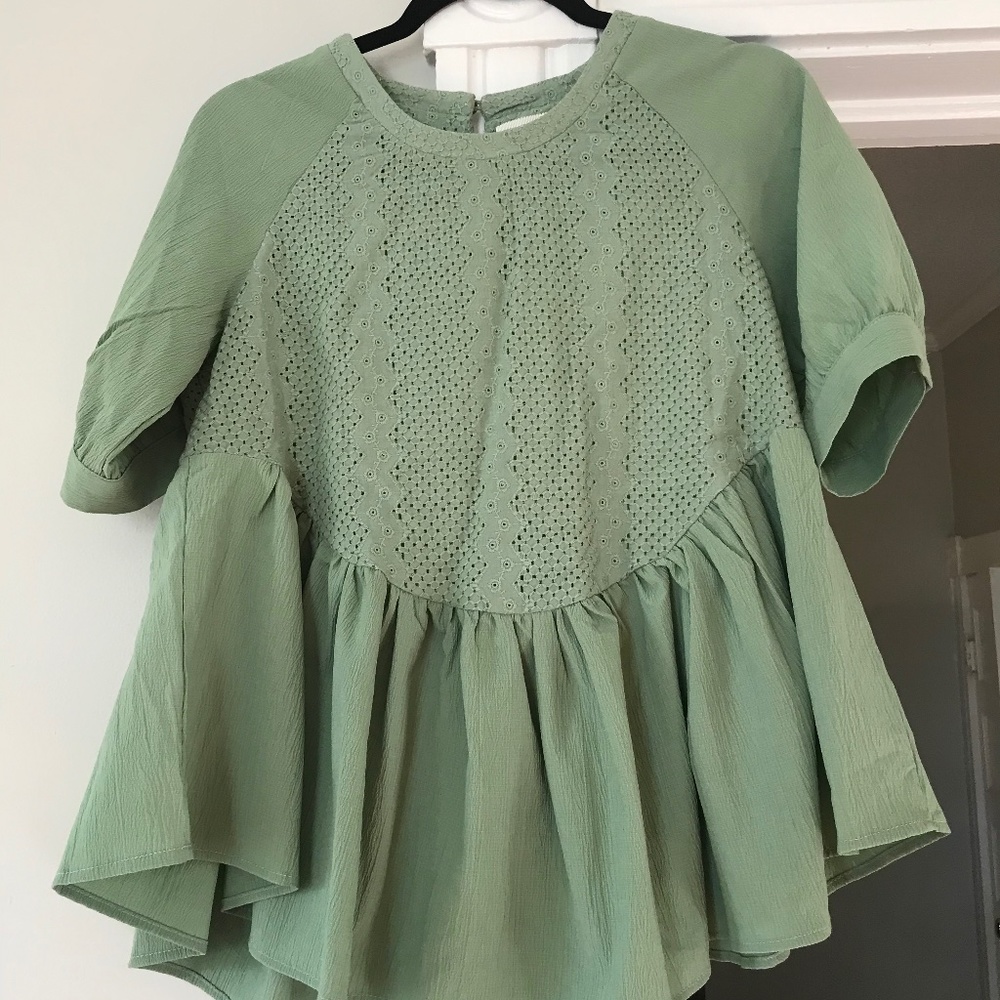 Green Short Sleeve Embroidered Blouse